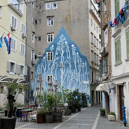Old Square Lägenhet Rijeka Exteriör bild